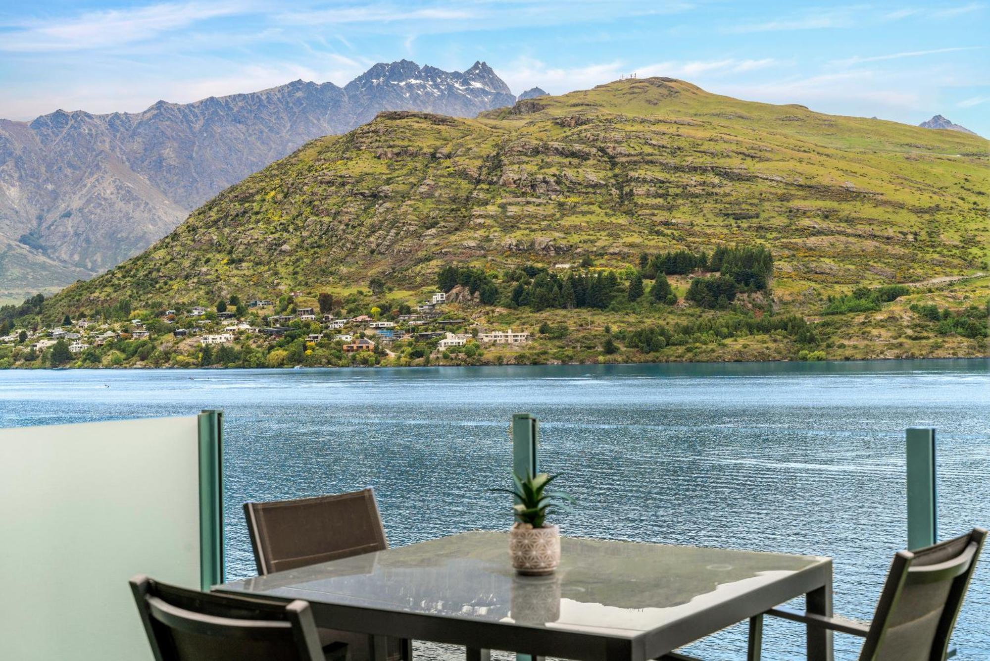 Frankton House - Queenstown Holiday Home Экстерьер фото